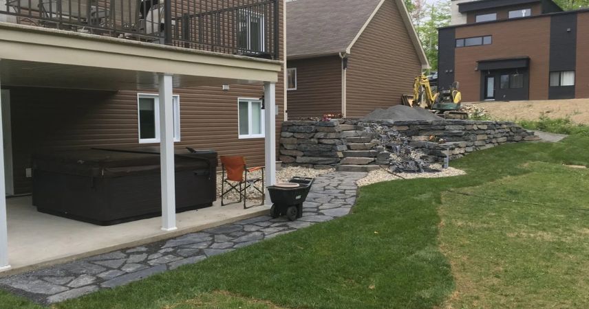 service-aménagement-sentier-roche-mur-de-roches-excavation-sf-excavation
